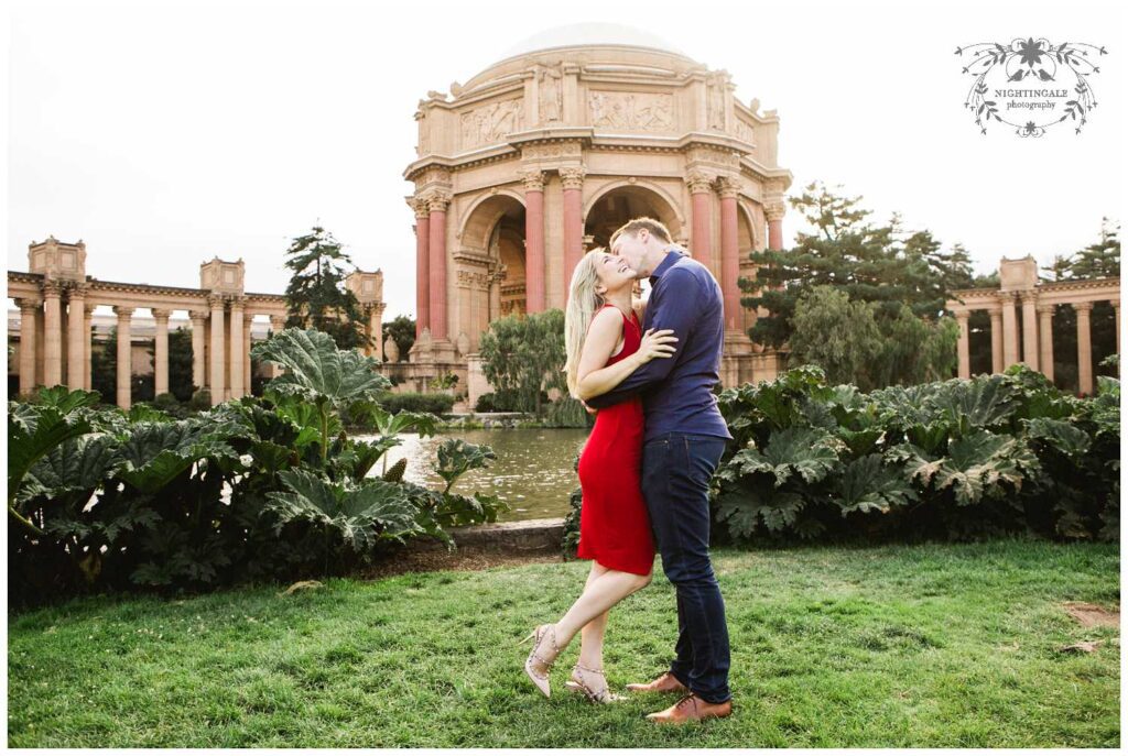 Portraits of a couple at the San Francisco Palace of Fine Arts 