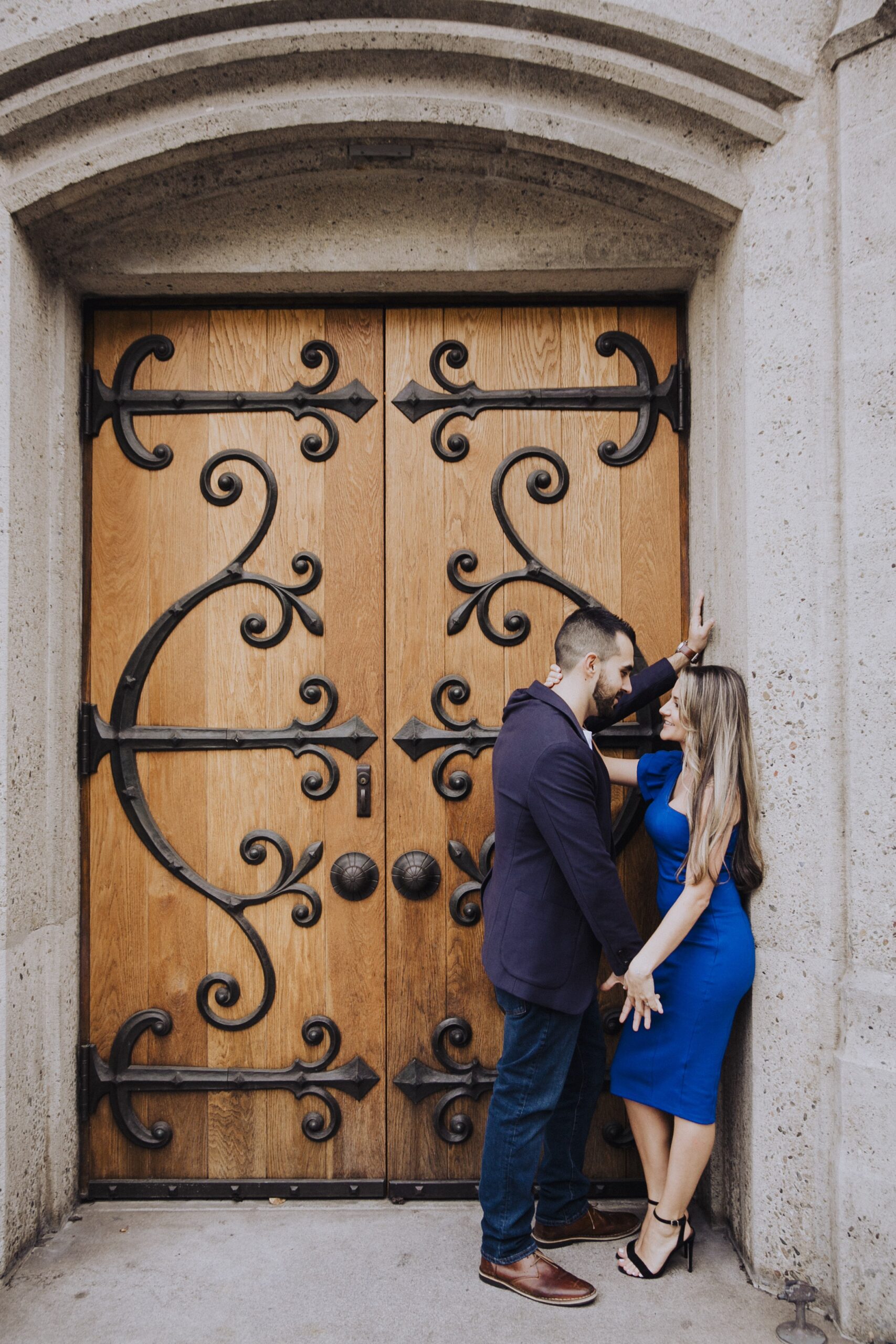 stylish couple on steps of building of grace cathedral in san franciscoby Nightingale Photography